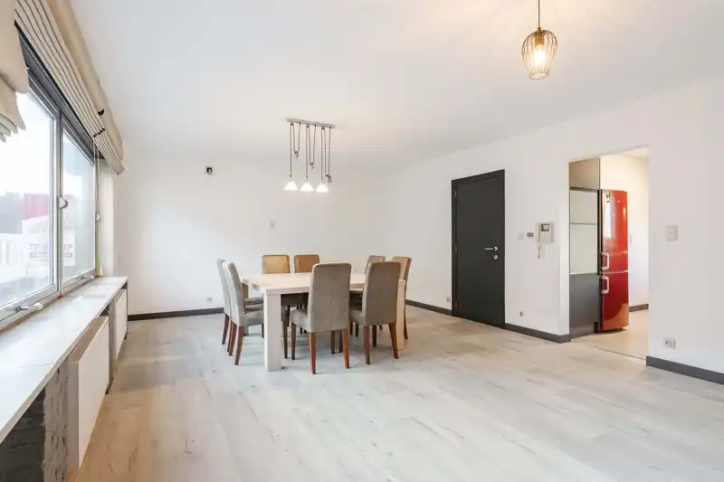 ✨ Instapklaar en vernieuwd appartement met 3 slaapkamers en 2 terrassen in het hart van Wakken! foto 5