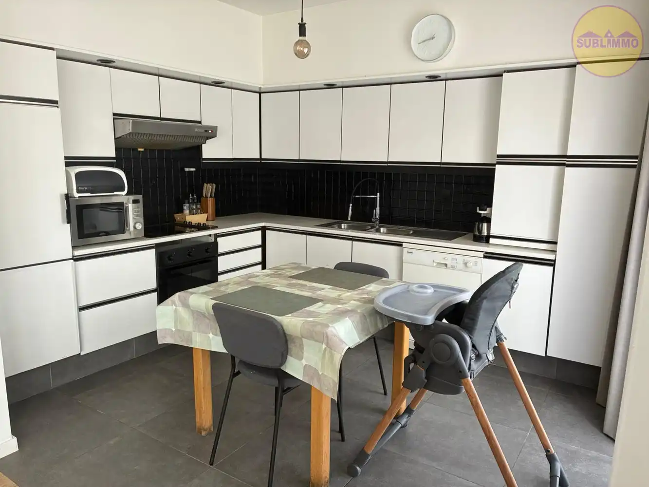 Instapklare woonst met tuin en handelspand in hartje Geel foto 13