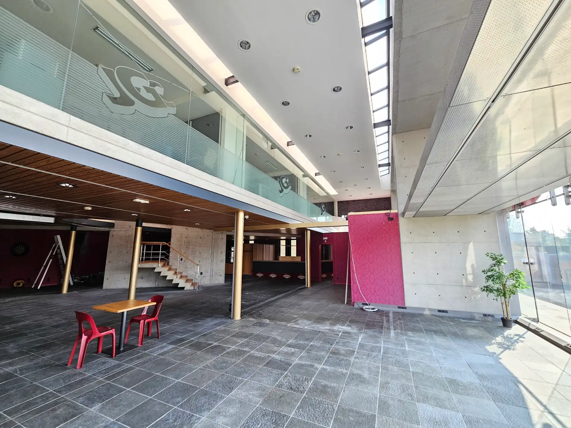 SEMI-INDUSTRIEEL GEBOUW OP ZICHTLOCATIE foto 4