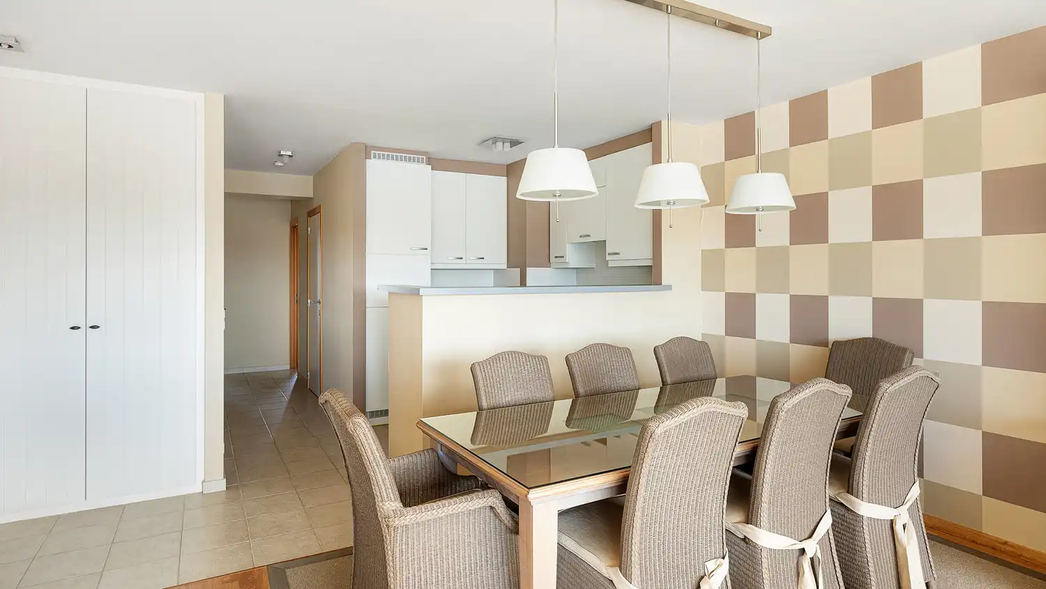Zongericht ruim 2-slaapkamer appartement met prachtige open zichten foto 8