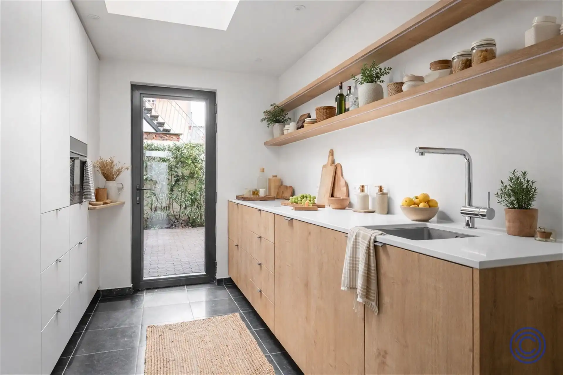 Charmant, volledig gerenoveerd herenhuis met tuin! foto 4