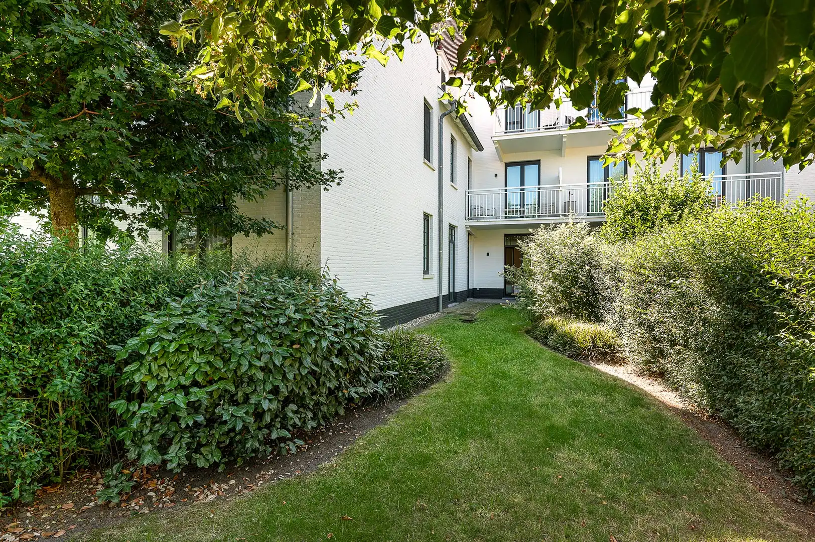 Uitzonderlijk tuinappartement met frontaal zicht op het Duinenwatermeer. foto 22