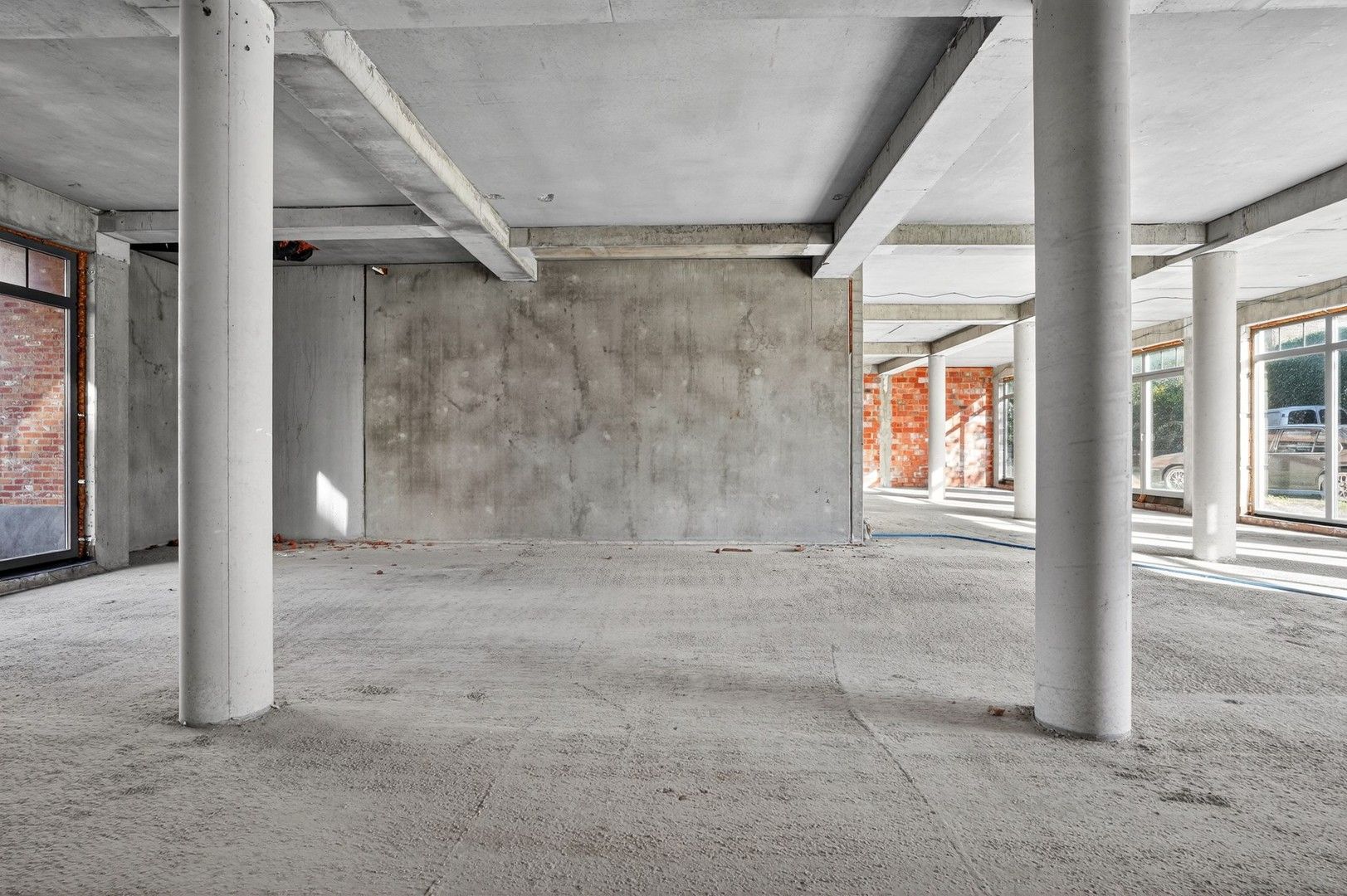 Casco handelsruimte met garage in het centrum van Oostrozebeke! foto 5