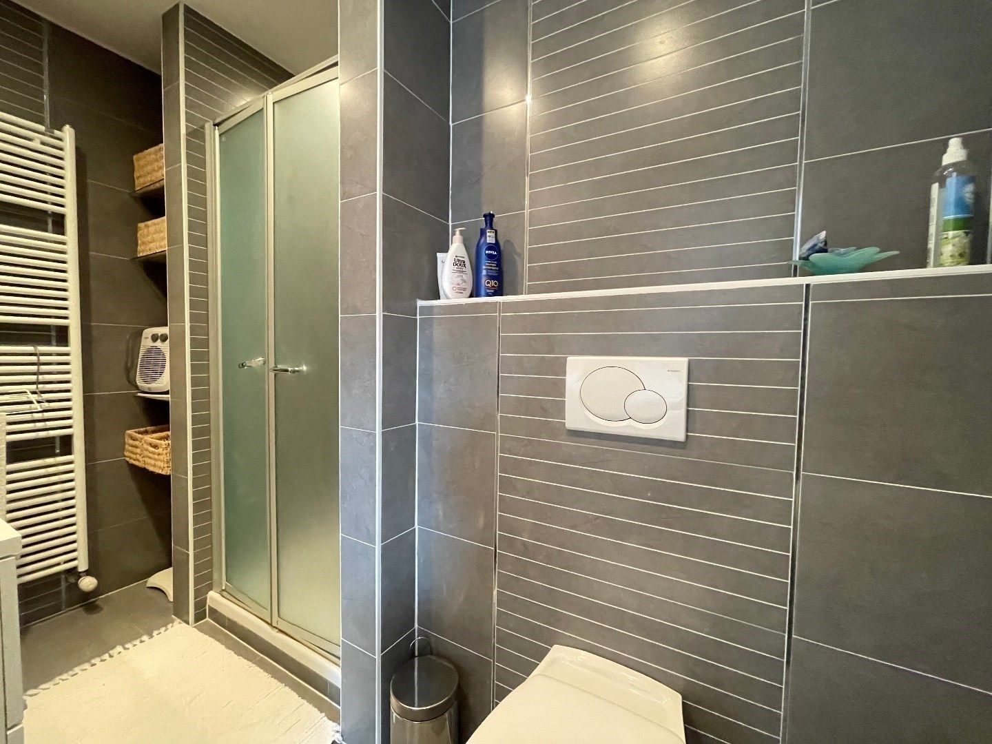 Gemeubeld duplex dakapp. met circa 16 m² terras gelegen in de P. Parmentierlaan op wandelafstand van het Rubensplein en de Zeedijk. foto 16