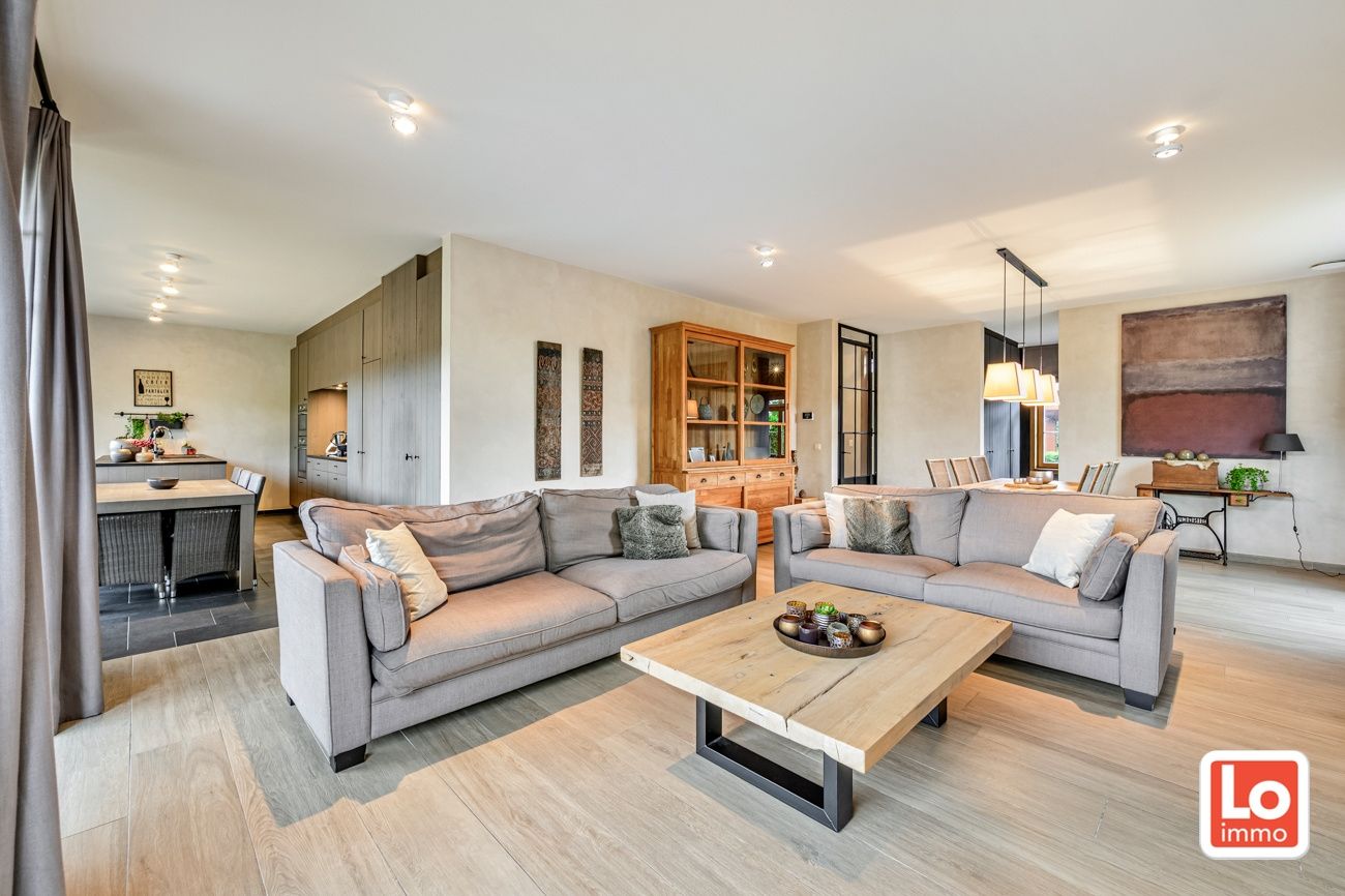 Ruime, charmante en degelijke alleenstaande villa met inpandige garage op een rustige en makkelijk bereikbare locatie tussen Lochristi en Gent. foto 11
