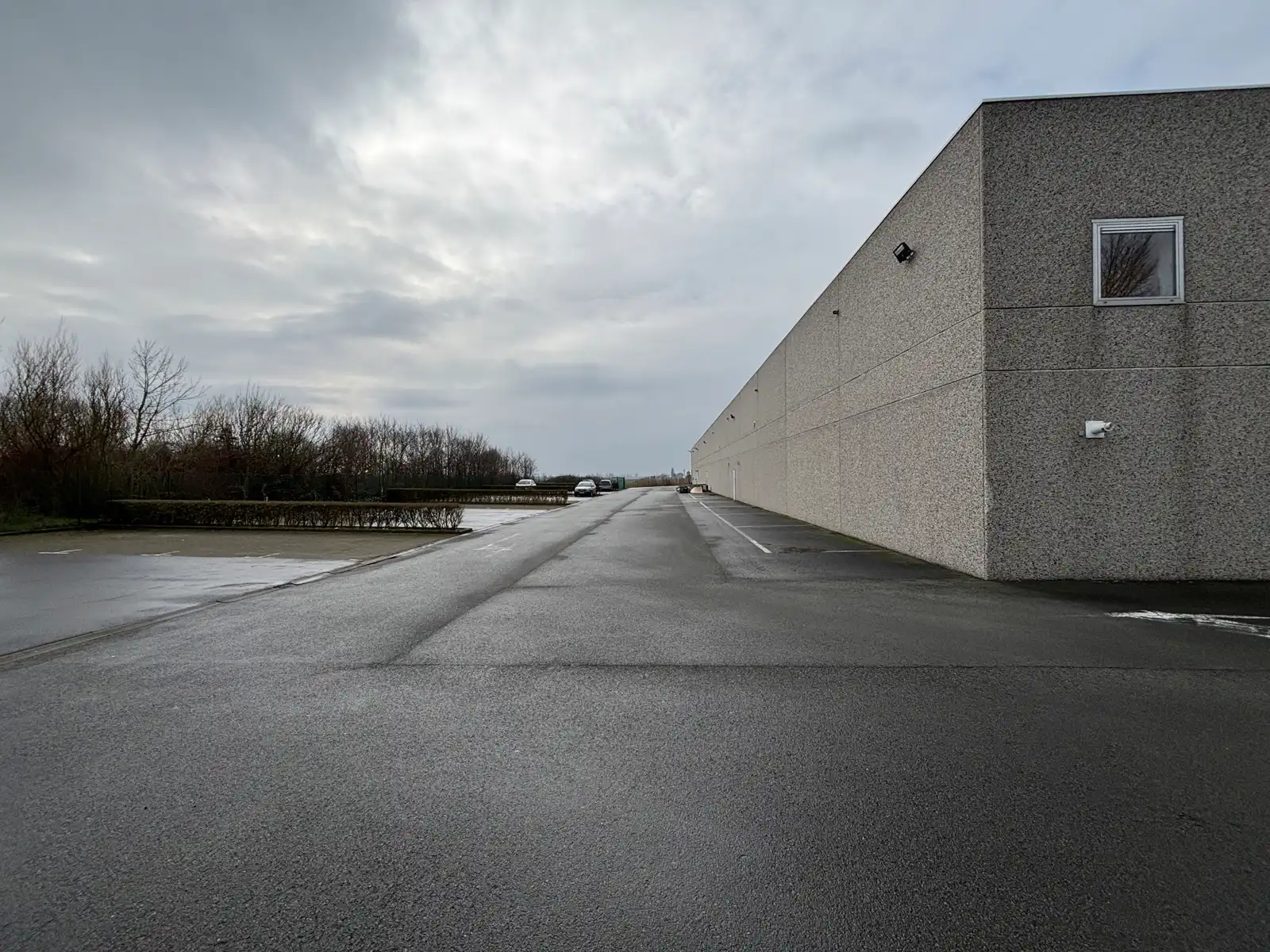 Baanwinkel van 1.700 m² te huur in Oostende foto 8