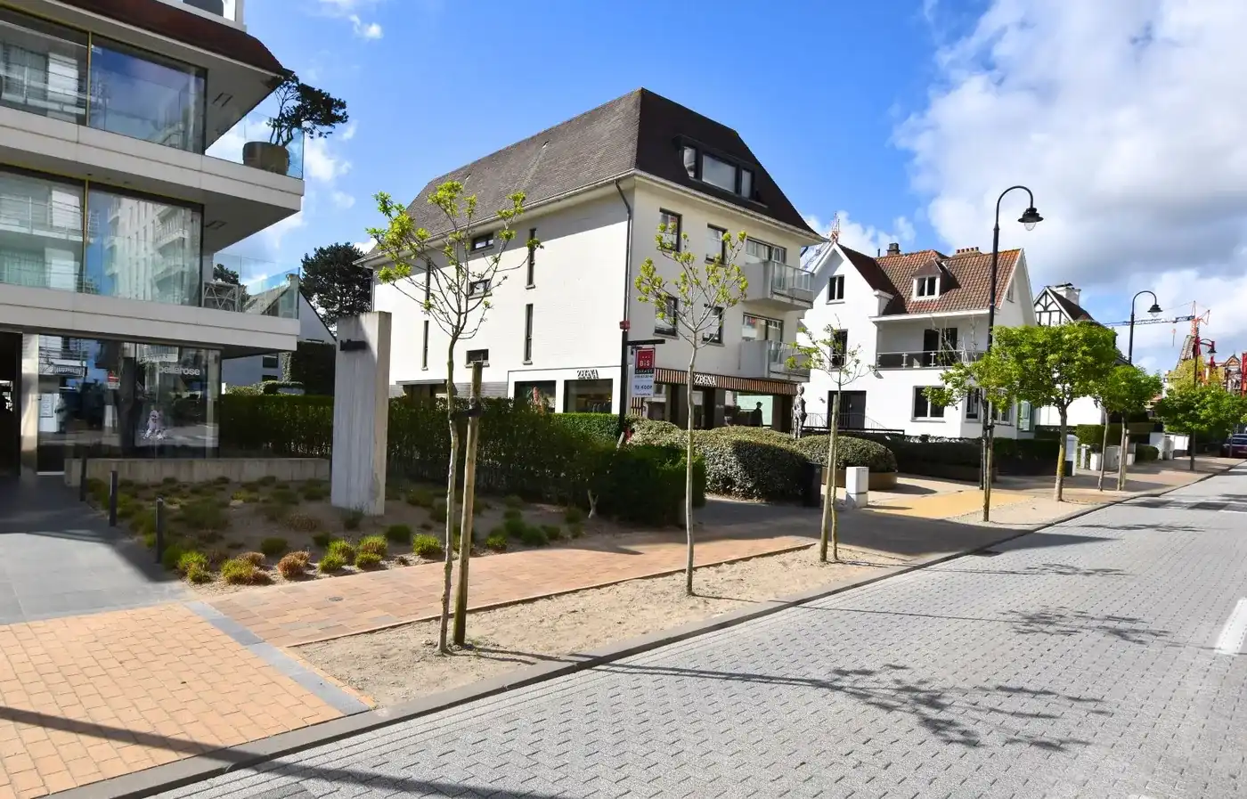 Autostaanplaats centraal gelegen op de Kustlaan en nabij het Albertplein  foto 2