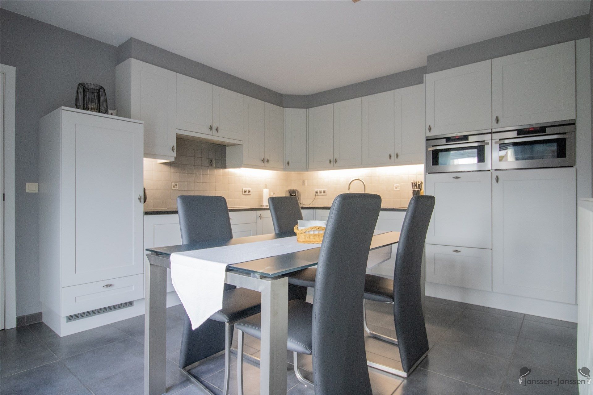 Ruime energiezuinige en instapklare woning met 3 à 4 slaapkamers. foto 5