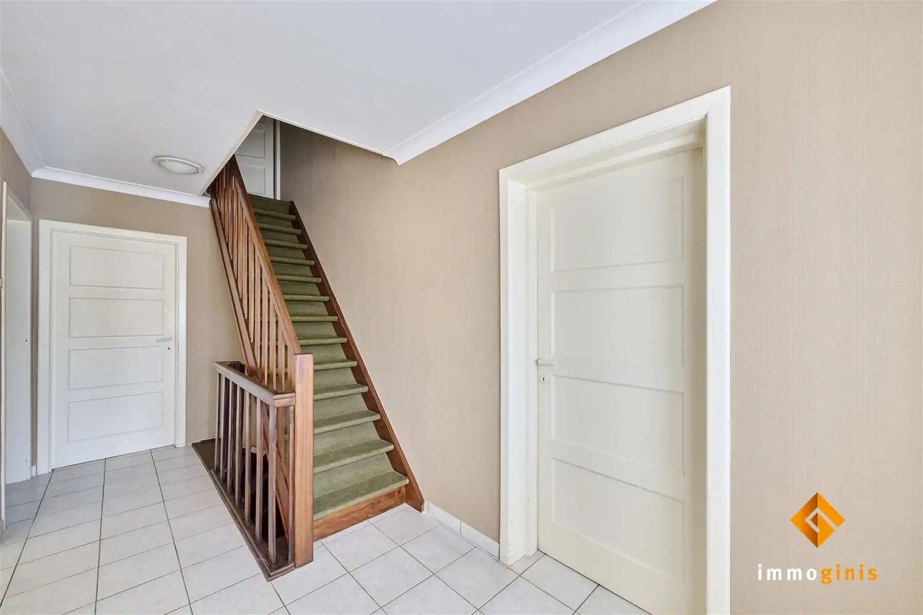 Zéér ruime woning met 5 slaapkamers en 2 badkamers op een ruim perceel van 12a40ca. Uitbreiding op zolder mogelijk! foto 17