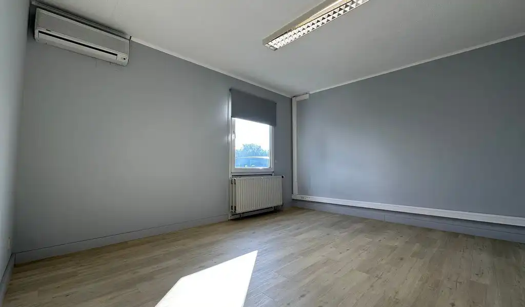 Alleenstaand kantoor te huur langs R4 te Wondelgem foto 6