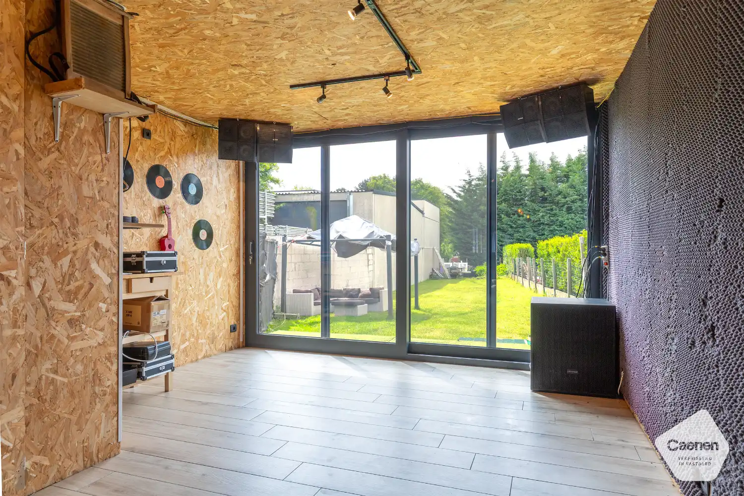 Ruime half-open woning met 4 slaapkamers, muziekstudio/hobbyruimte, garage en leuke tuin foto 5