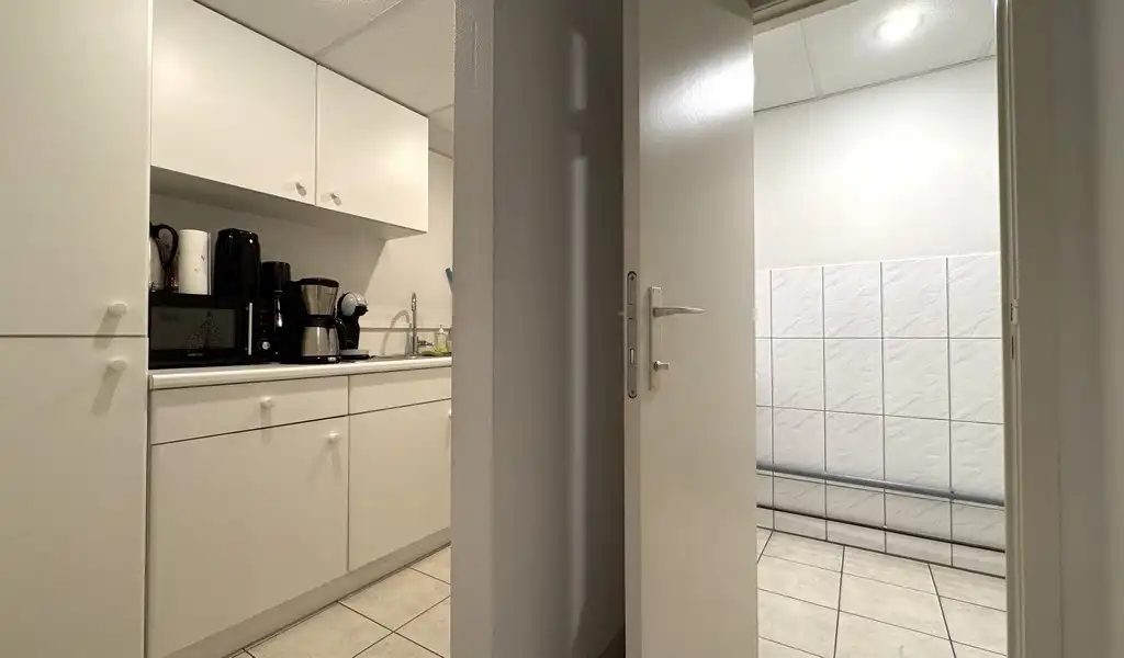 Instapklaar kantoor te huur aan luchthaven in Deurne foto 11