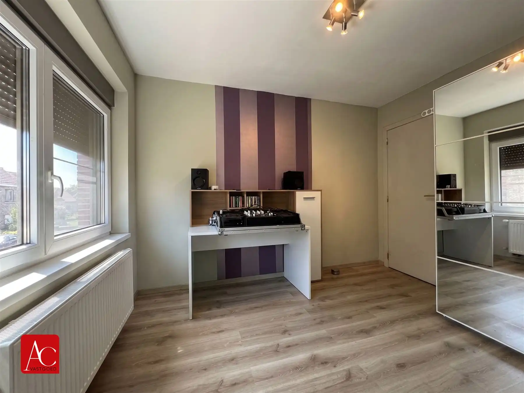 Uitzonderlijk grote gezinswoning met 6 slaapkamers en een grote tuin foto 31