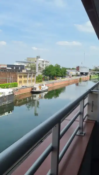 Energiezuinig appartement met 2 terrassen en garage met prachtig zicht op het water. foto {{pictureIndex}}