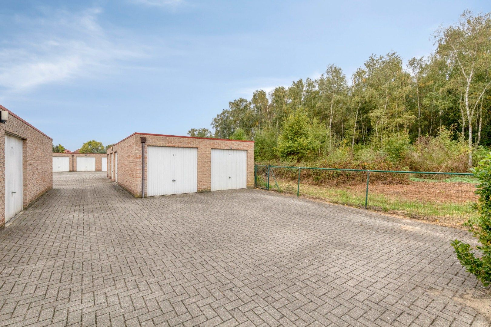 Riant dakappartement met terras en garage foto 19