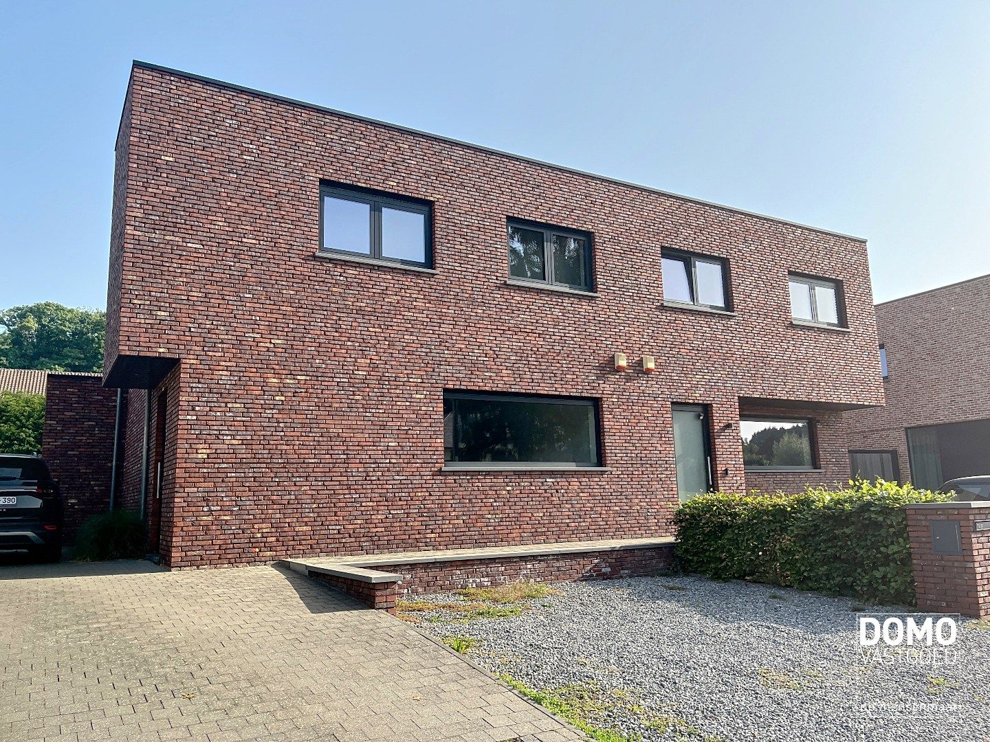 RUIME NIEUWBOUWWONING MET 3 SLAAPKAMERS, TUIN EN TERRAS TE BERINGEN (PAAL) foto {{pictureIndex}}