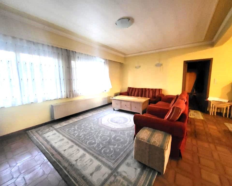 Depot met ruim bovenliggend appartement. foto 5