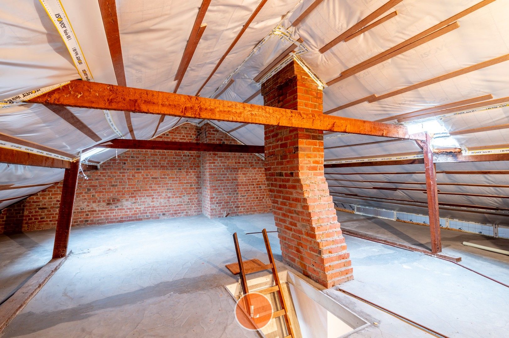 Te renoveren halfopen woning met 3 slaapkamers en 2 garages te Izegem! foto 12