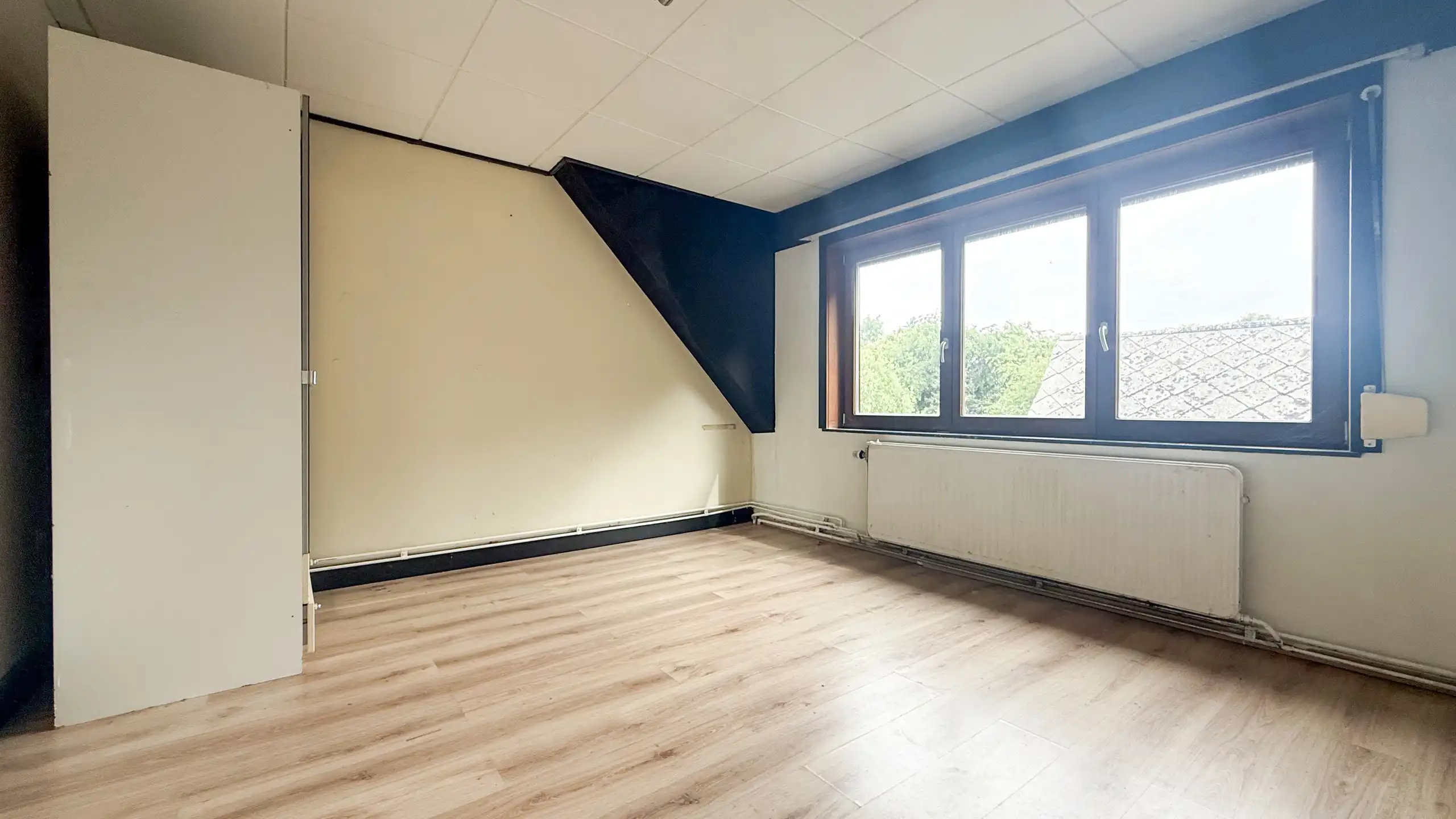 Deels gerenoveerde woning met ruime leefruimte en 3 slpkms! foto 17