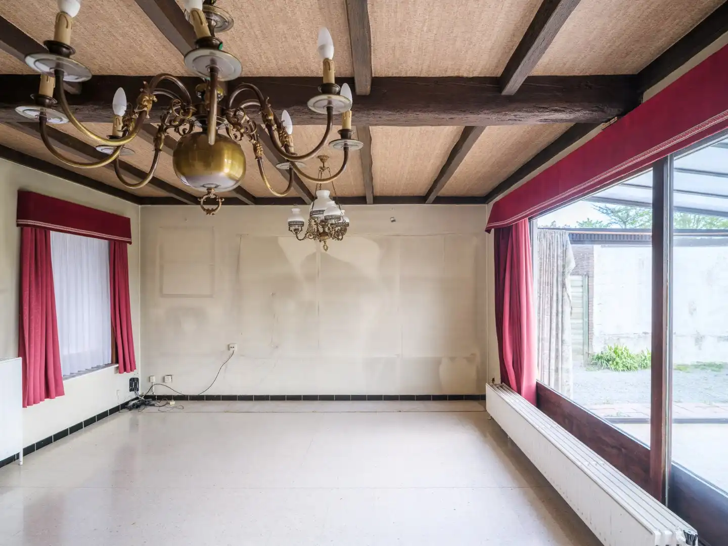 Rustig gelegen, halfopen woning met renovatiepotentieel foto 6