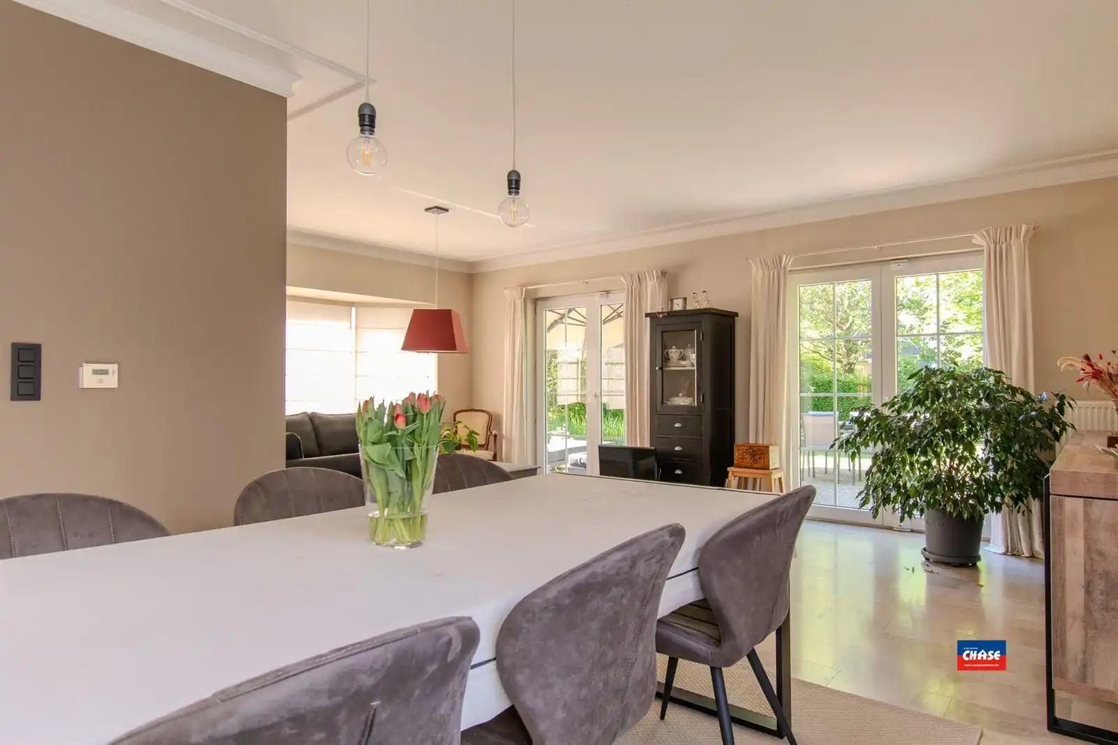 Villa met prachtige tuin in een doodlopende straat foto 9