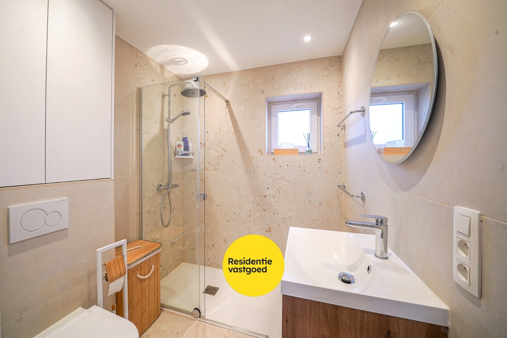 Ruime bel-étagewoning met 3 slaapkamers en garage te Oostende foto 9