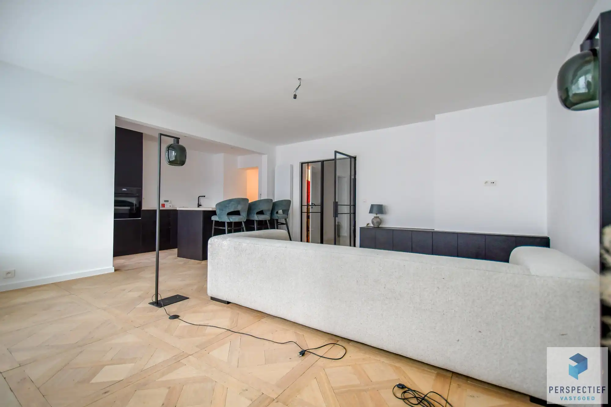 RUIM LICHTRIJK GERENOVEERD APPARTEMENT aan het LEOPOLD PARK foto 3