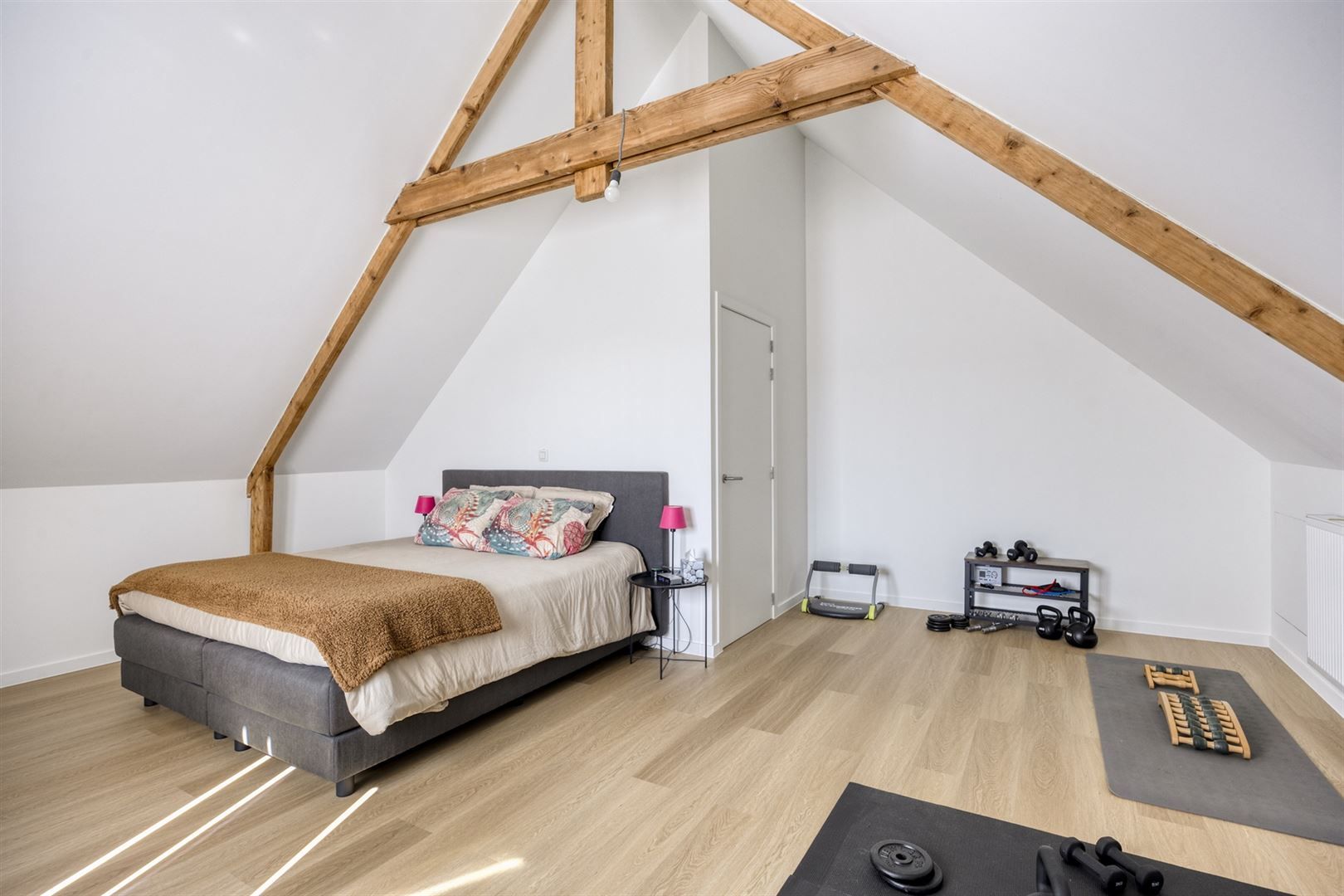 TE KOOP : Gerenoveerde eengezinswoning met 3 slaapkamers! foto 22