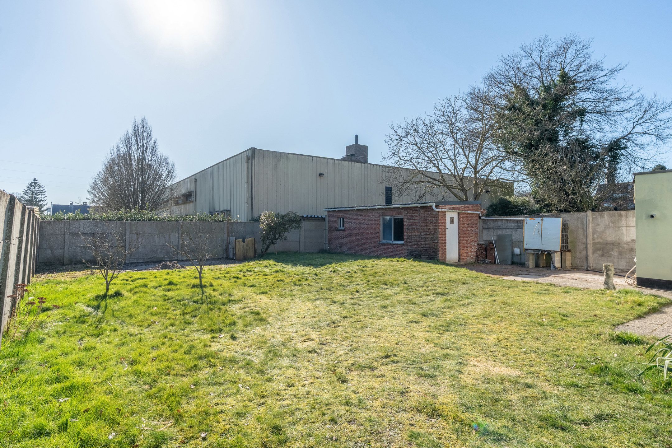 Te renoveren woning met ruime tuin op toplocatie Vosselaar. foto 5