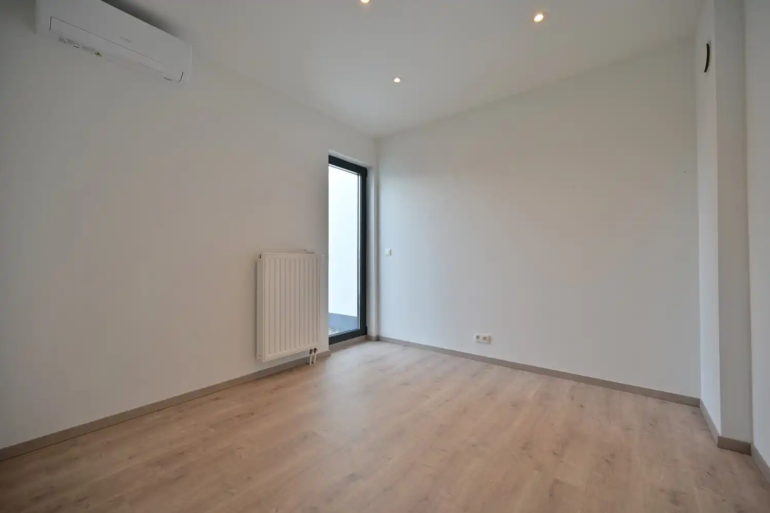 Moderne halfopen woning met 3 slaapkamers in het centrum van Lanaken foto 16