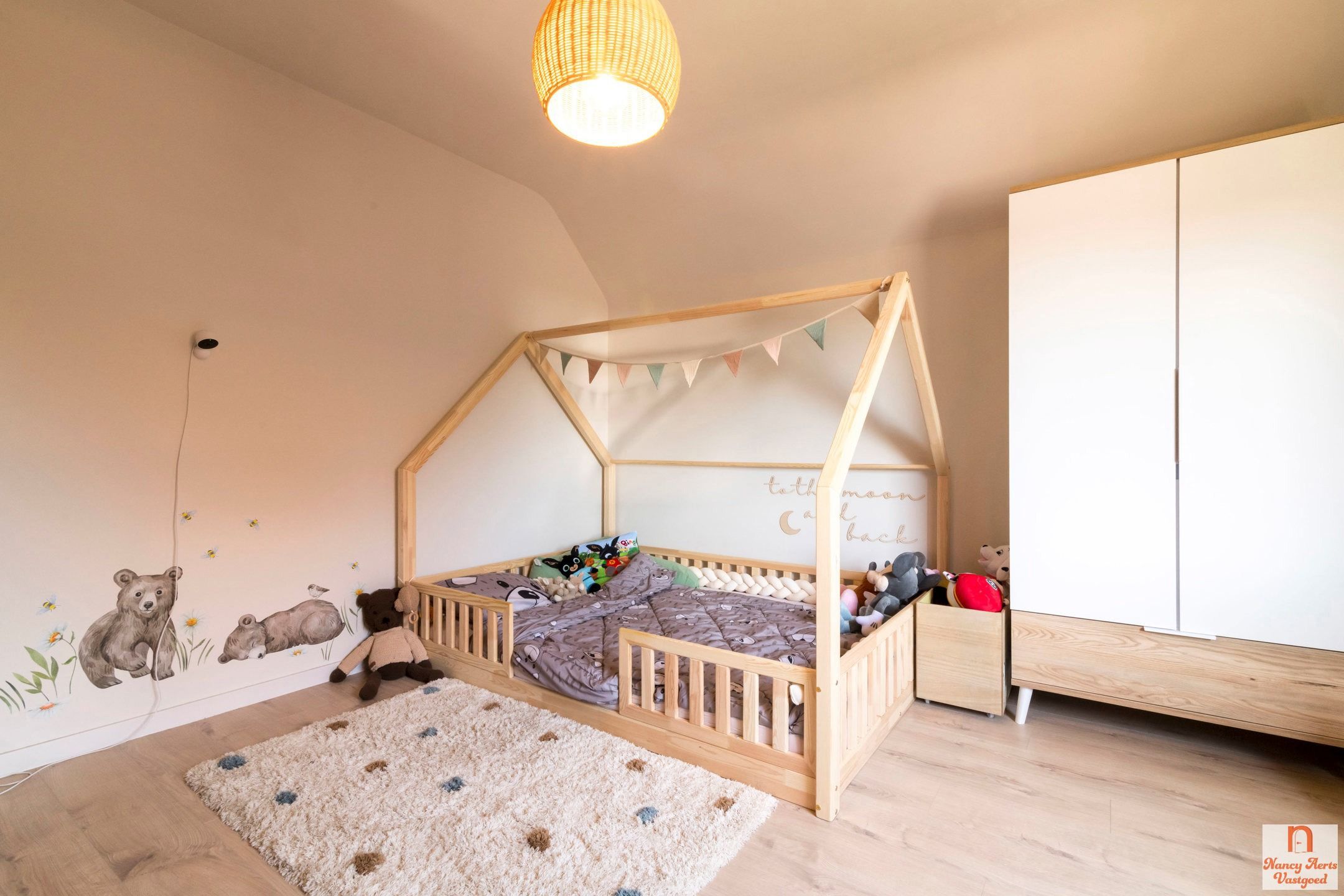 Volledig gerenoveerde woning met bijbouw en grote tuin foto 16