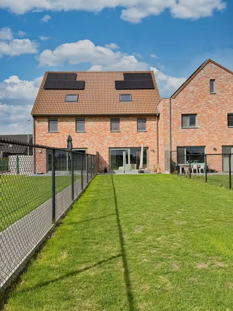 Recente, energiezuinige woning met landelijk verzicht foto 15