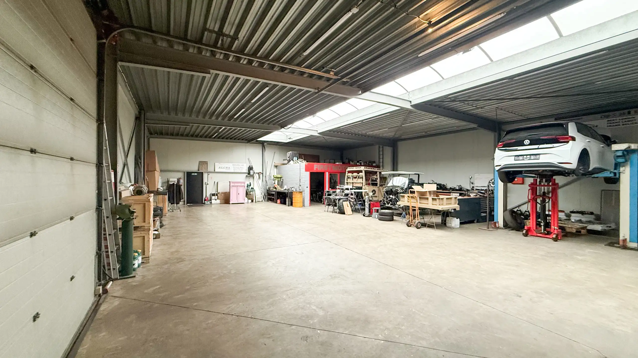 Gelijkvloerse woning met ruim magazijn en zwembad! foto 46