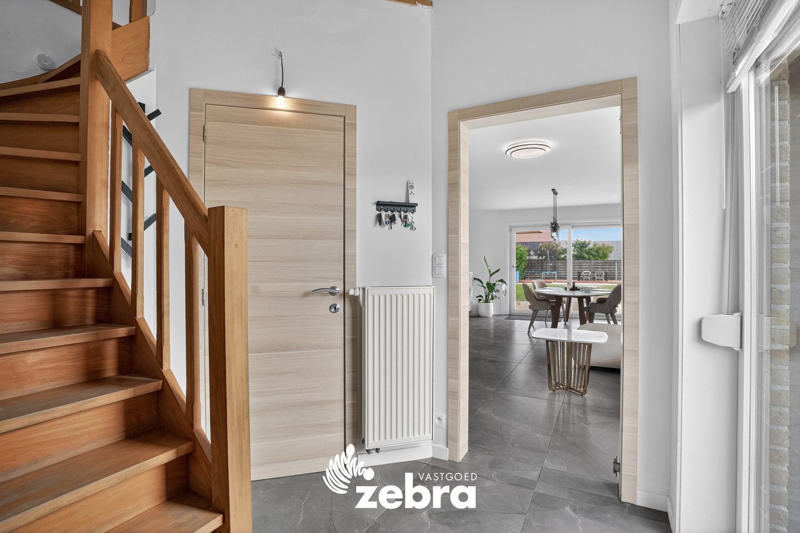 Instapklare woning met garage en 3 slaapkamers in kindvriendelijke wijk te Oostnieuwkerke! foto 2