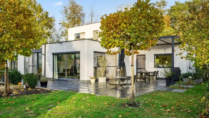Moderne villa 247m² met bijgebouw-garage en zwembad op 58 are foto 7