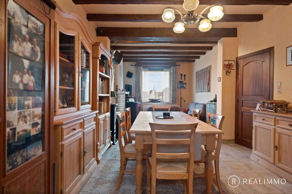 Rustige gezinswoning op 789m² foto 8