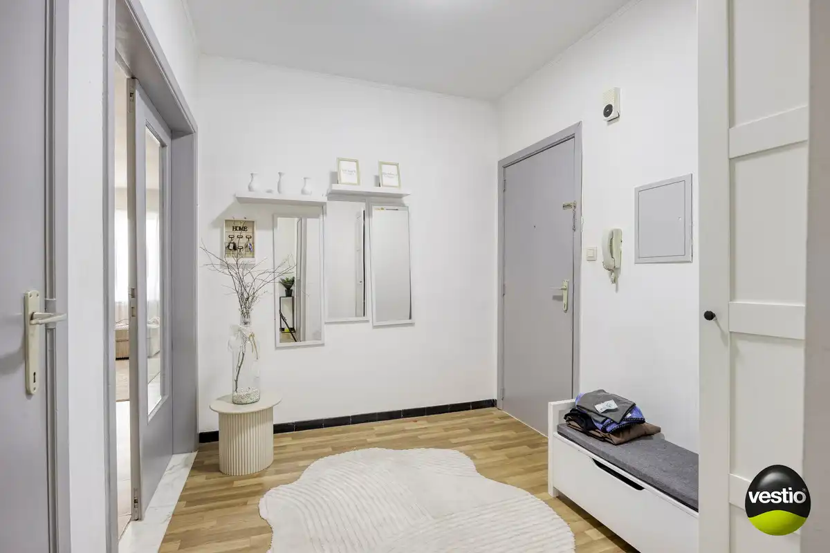 APPARTEMENT 90M² MET 2 SLK GELEGEN IN CENTRUM HOESELT. foto 4
