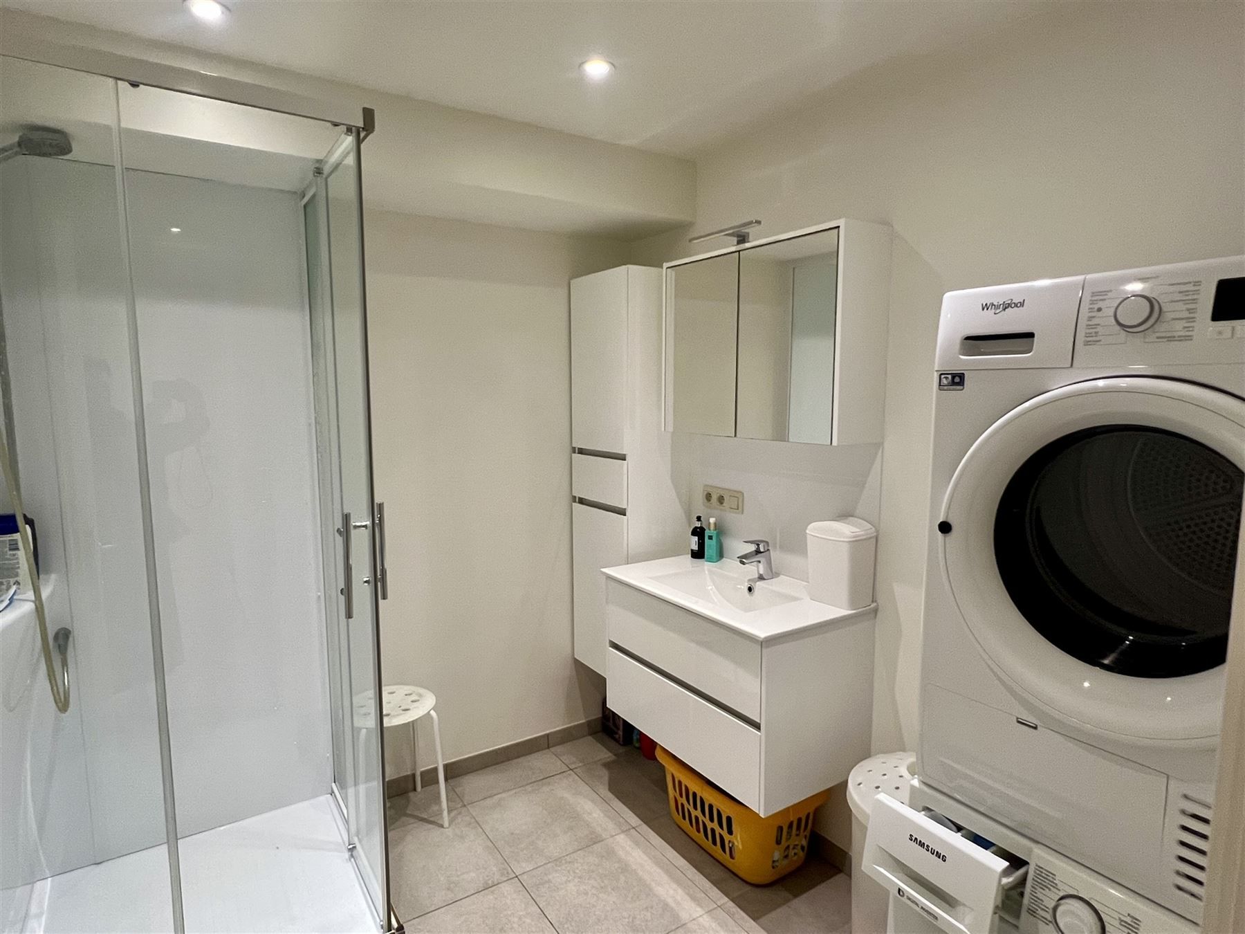 Goed gelegen eigentijds appartement foto 4