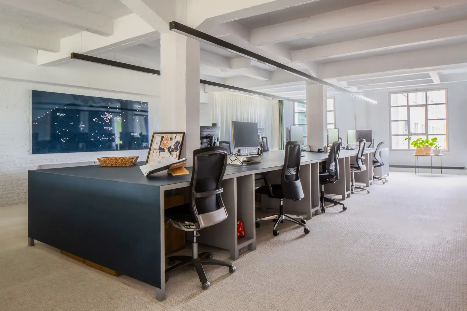 Exclusieve kantoorruimtes in de Remytoren van +- 300m² foto {{pictureIndex}}