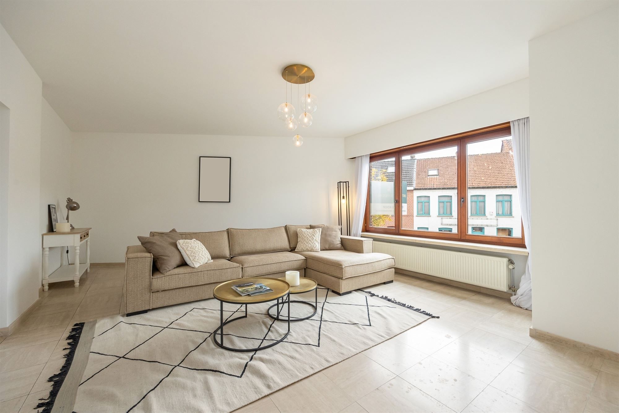 Gezinswoning woning met drie slaapkamers en tuin foto 2