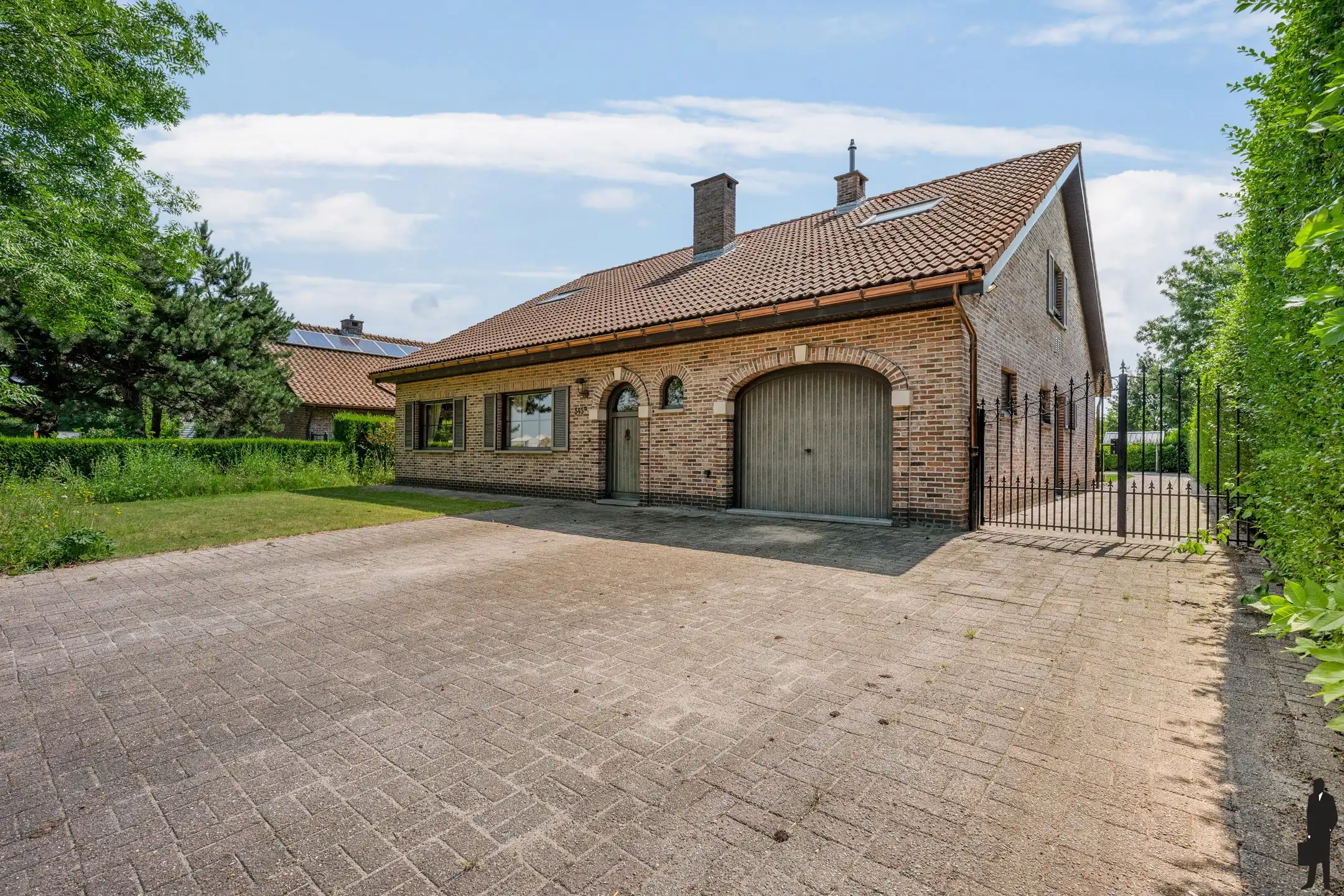 Charmante gezinswoning met 4 slaapkamers en grote tuin foto 2