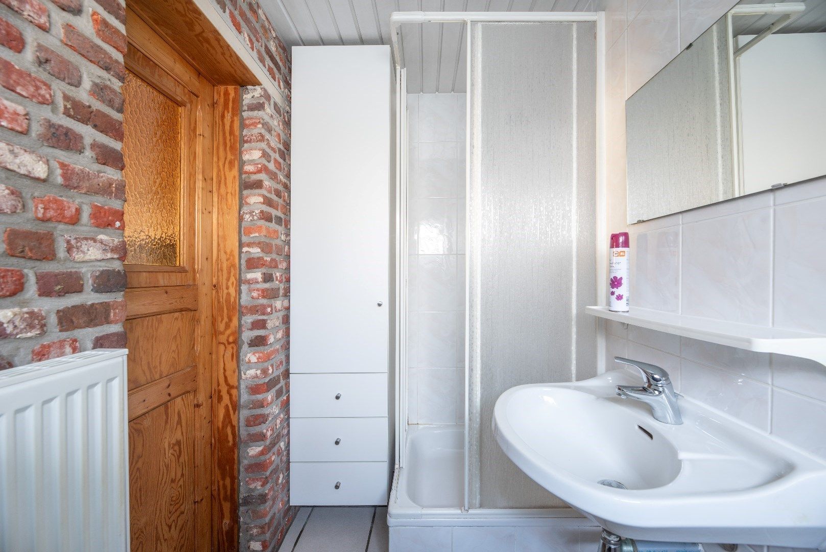 Rijwoning in Geel centrum met tuin en  3 slaapkamers . foto 6