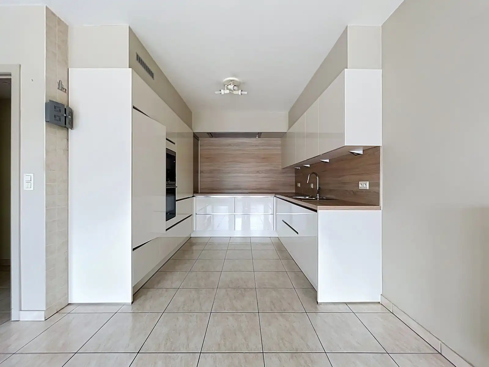 App met 2 slpks - terras - kelder én garagebox foto 6