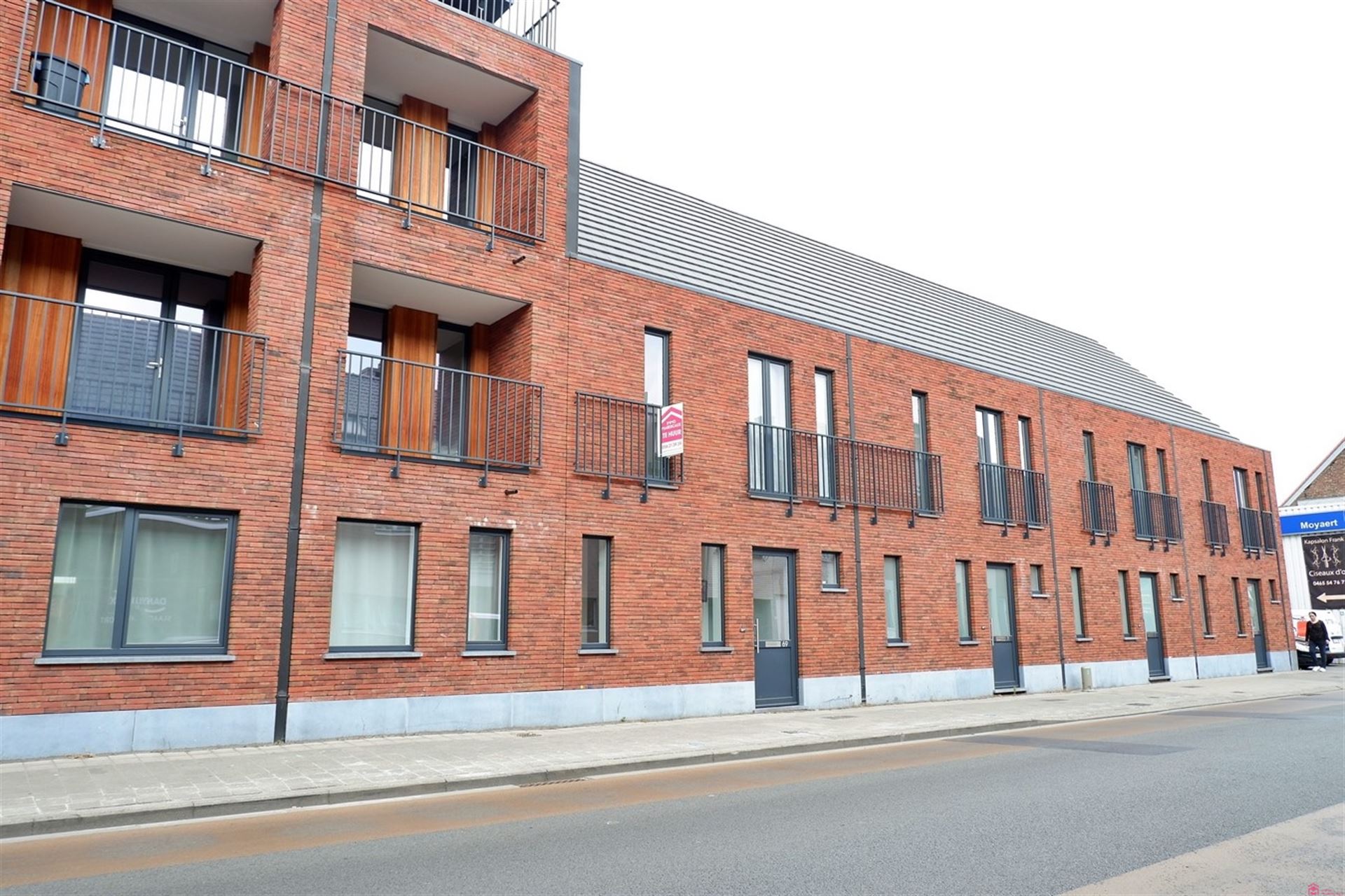 Recente woning nabij stadscentrum foto {{pictureIndex}}