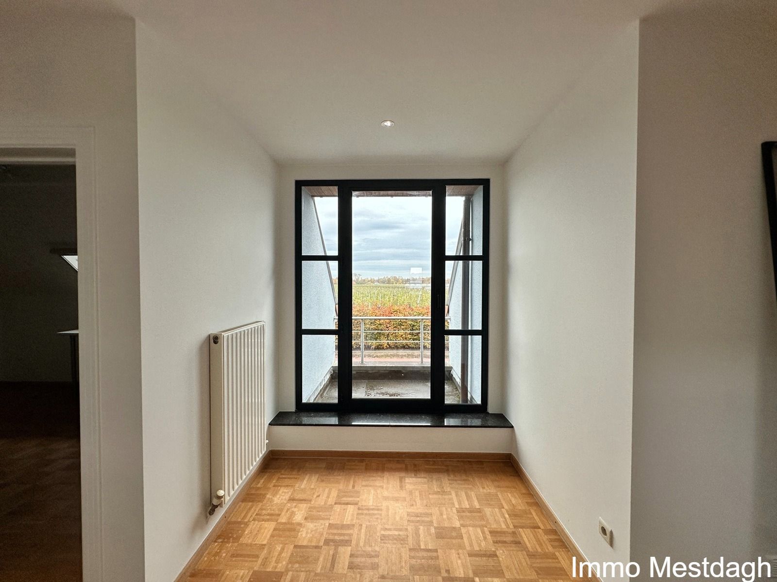 Gerenoveerde instapklare woning met tuin & terras & garages foto 22