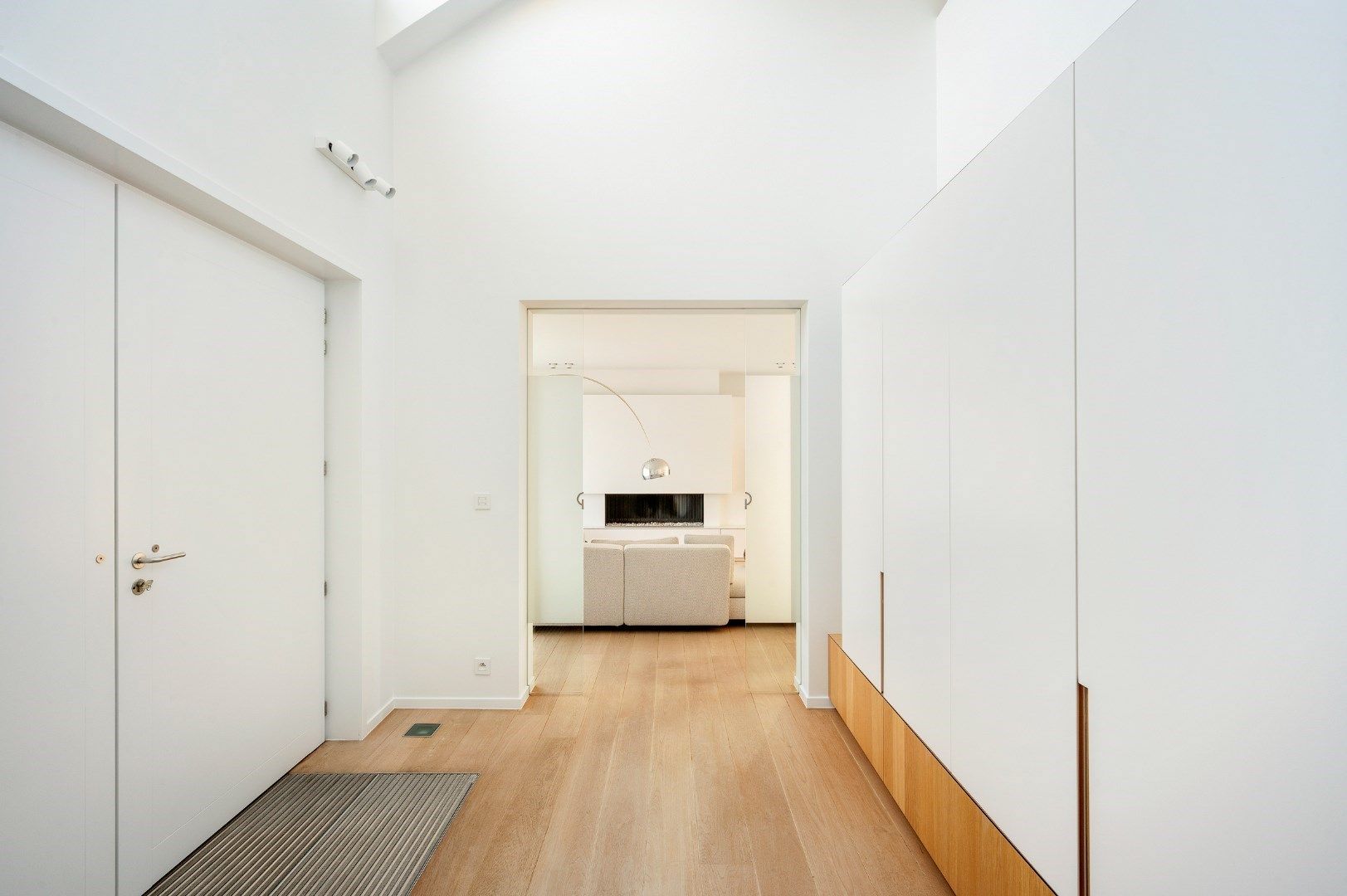Hoogwaardige villa met bedrijfsgebouw op 3704 m². foto 3