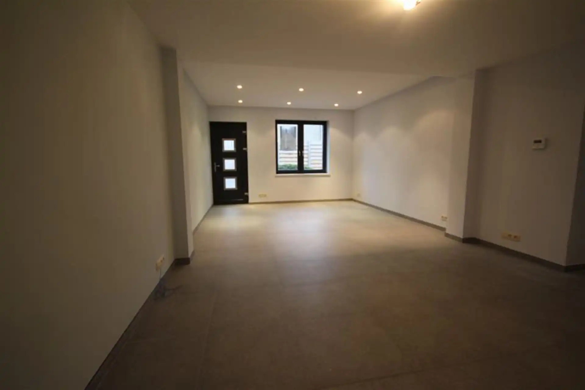 Fijn gelegen en recent gerenoveerde 4 slaapkamer woning foto 7