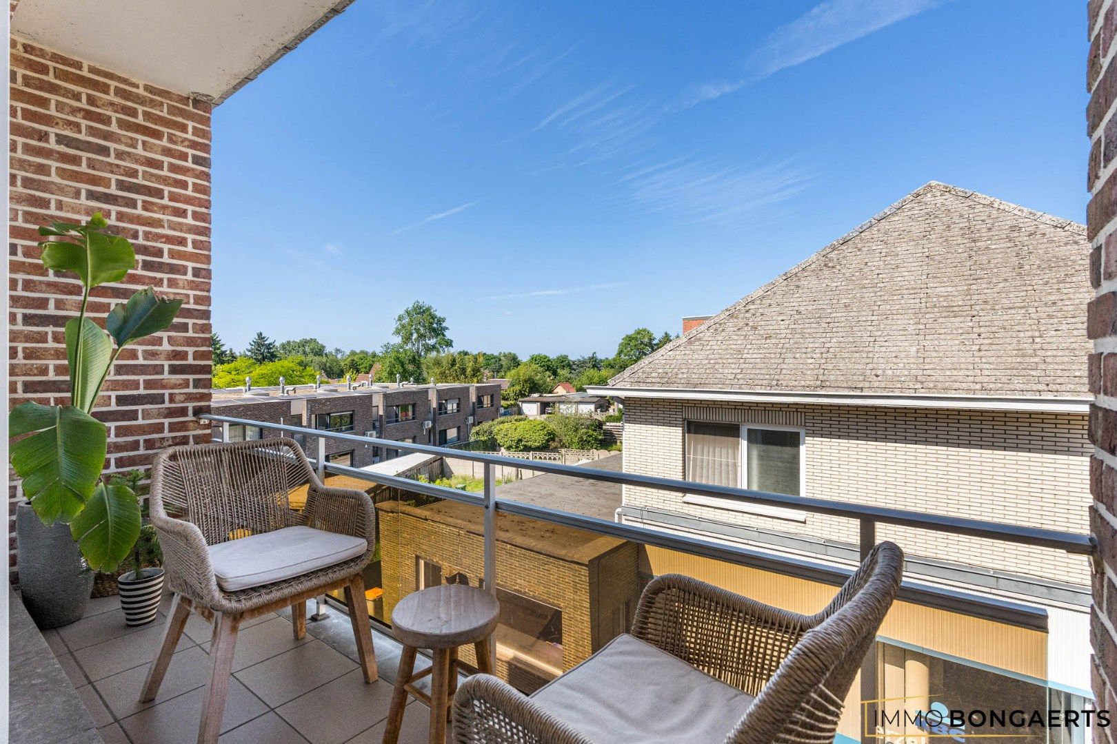 Gerenoveerd appartement met drie slaapkamers foto 15