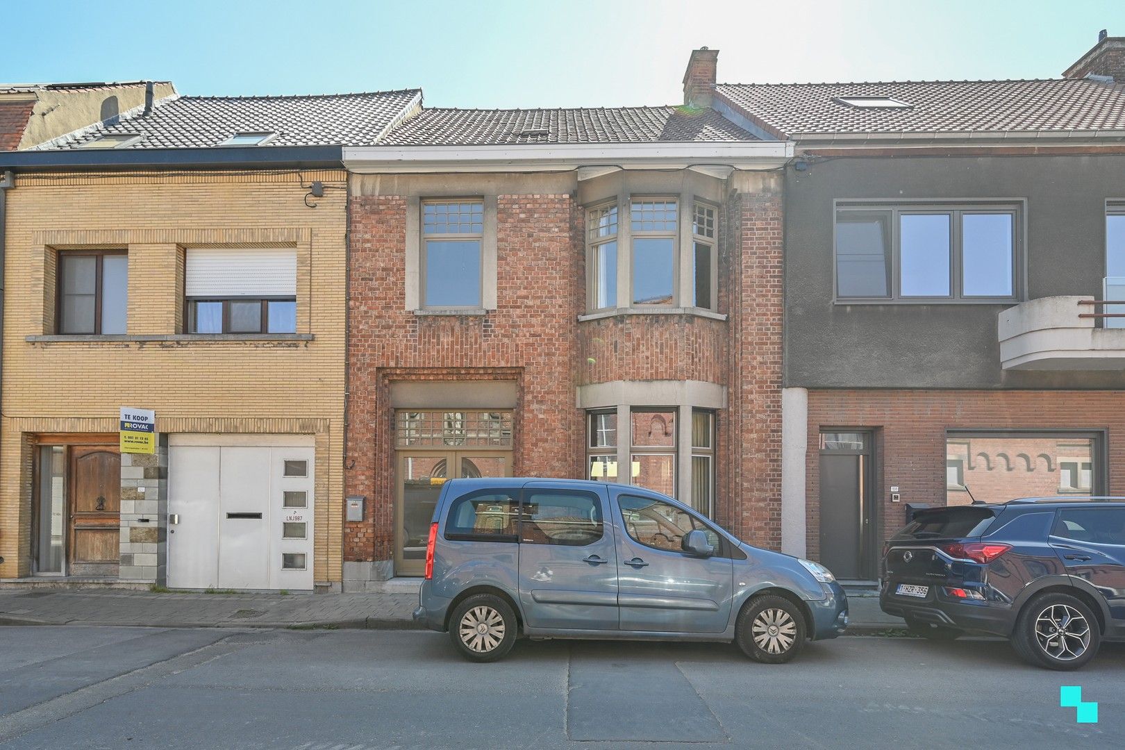 Karaktervolle charmewoning in hartje Izegem foto 2