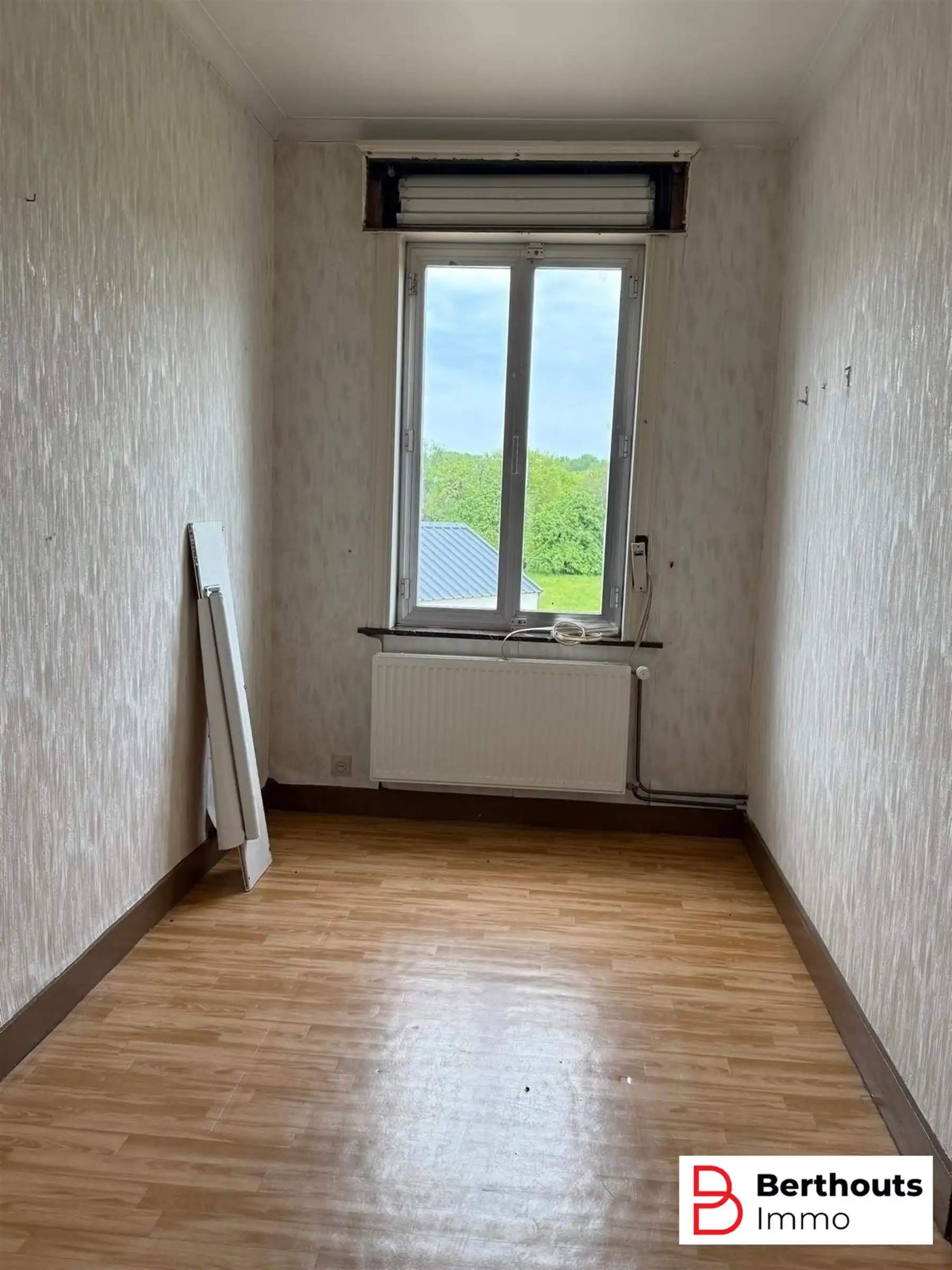 VOLLEDIG TE RENOVEREN  WONING MET PRACHTIGE TUIN OP 11 ARE  foto 8